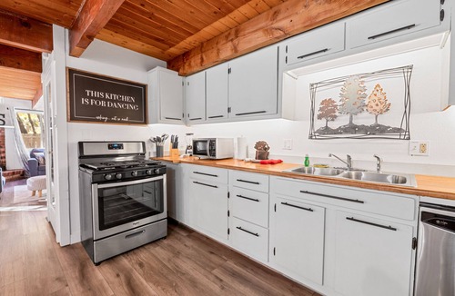 Sugarloaf House | Sugarwood - Game Room, Air Hockey, Foosball, Fenced Yard, BBQ