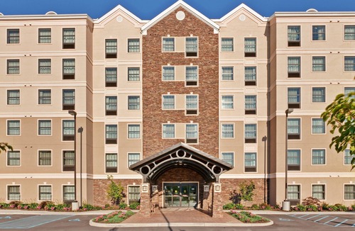 West Seneca Condo | Suite Just 30 Miles from Niagara Falls | Indoor Pool, Shared Hot Tub + Gym