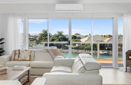Encounter Bay House | Summer Bay House—Lakefront Escape at Encounter Bay
