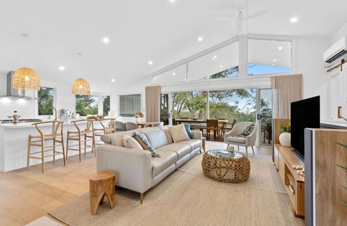 Mollymook Beach House | Sun Kissed Getaway - Luxe Stay with Plunge Pool in Mollymook Beach