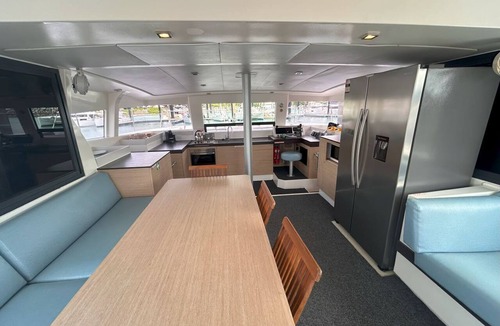 Airlie Beach Boat Rental | Sun-Kissed Sailing Adventure in Gran Barrera de Coral from Playa Airlie, Queensland