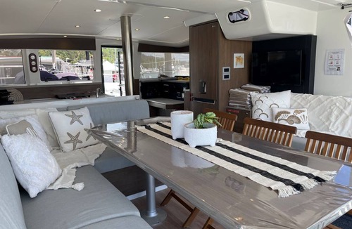 Airlie Beach Boat Rental | Sun-Kissed Sailing Adventure in Gran Barrera de Coral from Playa Airlie, Queensland