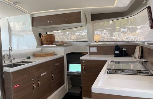 Airlie Beach Boat Rental | Sun-Kissed Sailing Adventure in Gran Barrera de Coral from Playa Airlie, Queensland