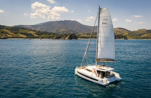 Airlie Beach Boat Rental | Sun-Kissed Sailing Adventure in Gran Barrera de Coral from Playa Airlie, Queensland