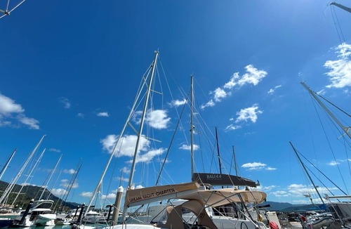 Airlie Beach Boat Rental | Sun-Kissed Sailing Adventure in Gran Barrera de Coral from Playa Airlie, Queensland