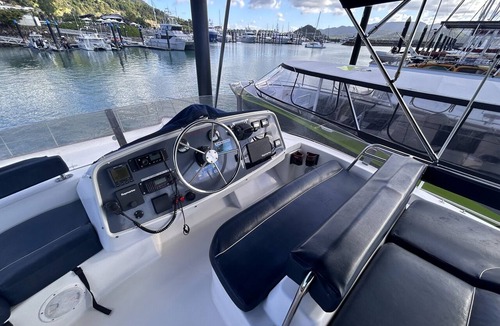 Airlie Beach Boat Rental | Sun-Kissed Sailing Adventure in Gran Barrera de Coral from Playa Airlie, Queensland