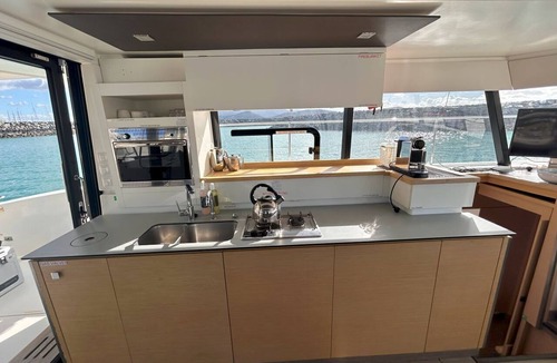 Airlie Beach Boat Rental | Sun-Kissed Sailing Adventure in Gran Barrera de Coral from Playa Airlie, Queensland