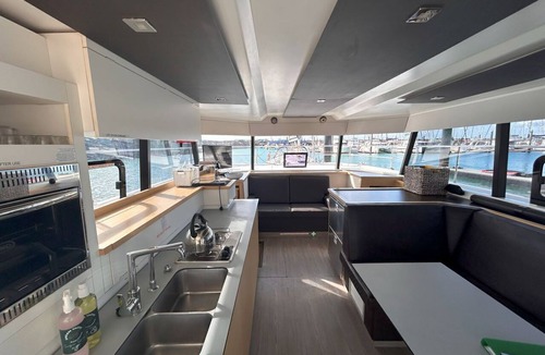 Airlie Beach Boat Rental | Sun-Kissed Sailing Adventure in Gran Barrera de Coral from Playa Airlie, Queensland