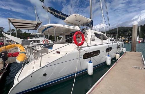 Airlie Beach Boat Rental | Sun-Kissed Sailing Adventure in Gran Barrera de Coral from Playa Airlie, Queensland
