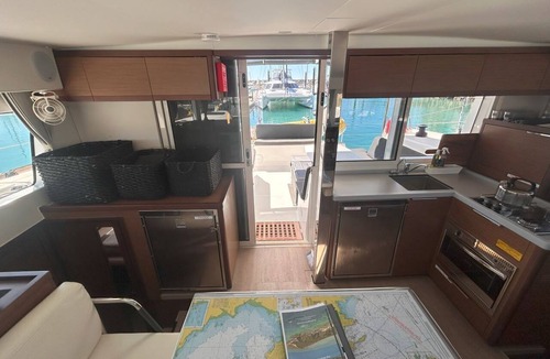 Airlie Beach Boat Rental | Sun-Kissed Sailing Adventure in Gran Barrera de Coral from Playa Airlie, Queensland