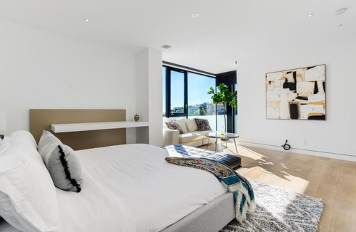 Hollywood Hills West Villa | SUNET PLAZA MODERN MANSION