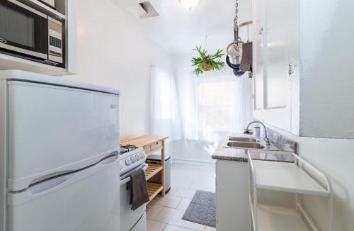 Melrose Apartment | Sunny Boho Chic West Hollywood Flat!
