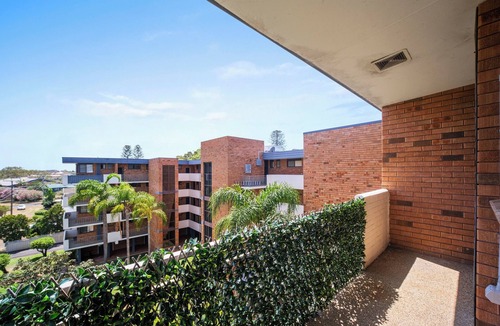 Tuncurry Apartment | Sunny Coastal Retreat – 3-Bedroom Getaway in Tuncurry