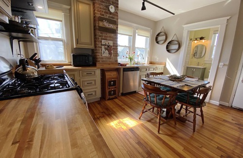 Front Park House | Sunny Full House in ♥ of Five Points, Self Check-In