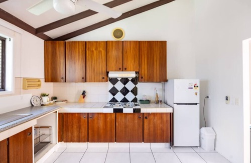 Robertson House | Sunny Stay | 2BR in Prime Location