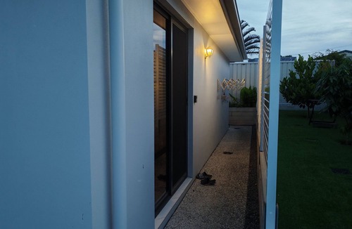 Sunnybank Hills House | Sunnybank Family Suite: 2BR with King Bed, Full Kitchenette & Garden
