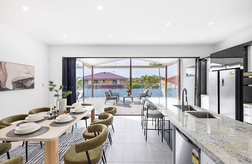 Sunnybank Hills House | Sunnybank Hills Retreat 4BR Home w/Pool &Backyard