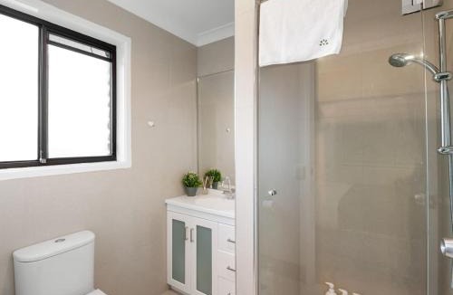 Sunnybank Hills House | Sunnybank Hills Retreat 6 Beds Near Market Square