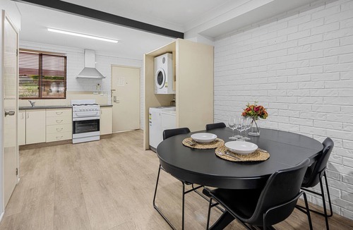 Eight Mile Plains Hotel | Sunnybank Star Hotel & Apartments