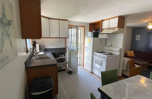 Irving Cottage | Sunset Bay 2 Cottages 2Bd & 1Bd Close To Beach Same Lot 1 price for both