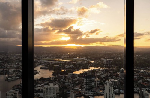 Gold Coast Apartment | Sunset Boulevard - Sky High Apt on Ocean Meirton