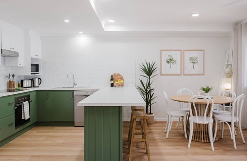 Mollymook Beach Apartment | Sunset Poolside - Pool, Wi-Fi, Tennis Court, Walk to Mollymook Beach and Local Restaurants!