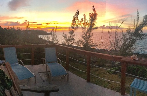 Rainbow Bay Villa | Sunshine☀️House, with private water entry and high-speed Internet.