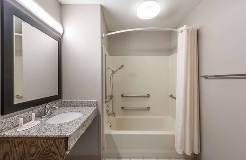 Alexander City Hotel | Super 8 by Wyndham Alexander City
