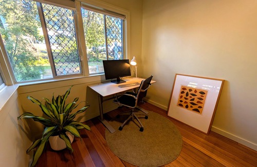 Wynnum House | Super cute house that's full of character. Close to airport and train station.