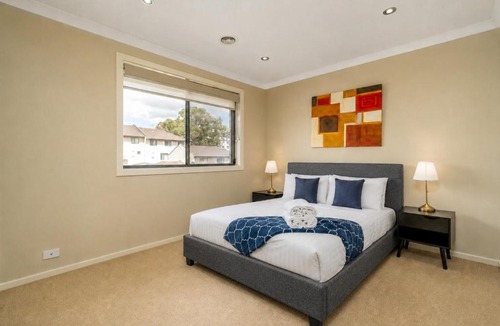 Gungahlin House | Superb 3BR Townhouse near Town Centre - Hosted by Canstay