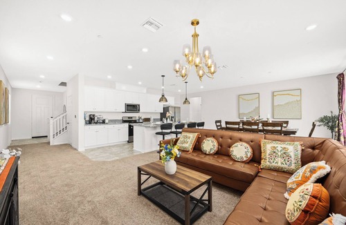 Riverside Villa | Superb 6BD/4BA villa in Riverside with WiFi, King Beds Large space, clean new