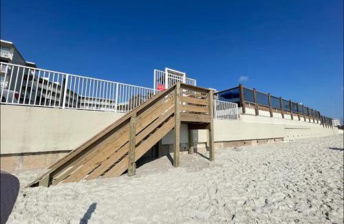 Bostwick Park Apartment | Superior beach studio with Pool Access and free parking