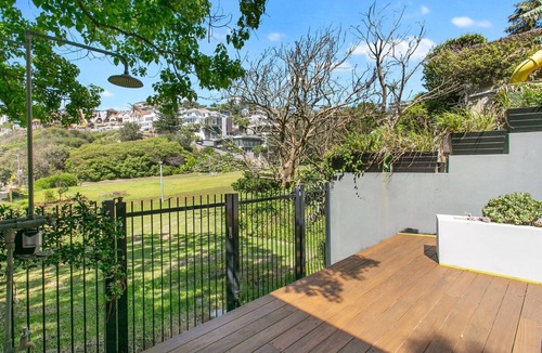 Tamarama Apartment | Surfers' Loft Tamarama - direct access to beach