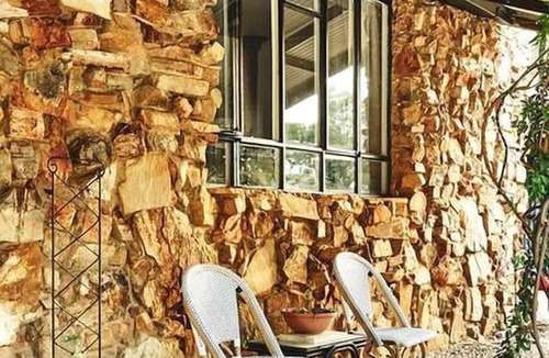 Bailieston Cottage | Sweet Off-Grid Cottage with Modern Interior and Exterior in Victoria