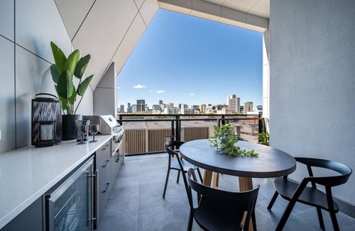 Adelaide Central Business District Apartment | SYLO Luxury Apartments - Penthouse with City Views
