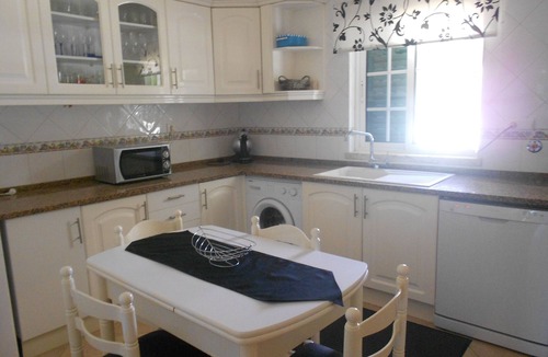 Sesmarias House | T2 Galé house in a gated community with pool and green area, close to the beach