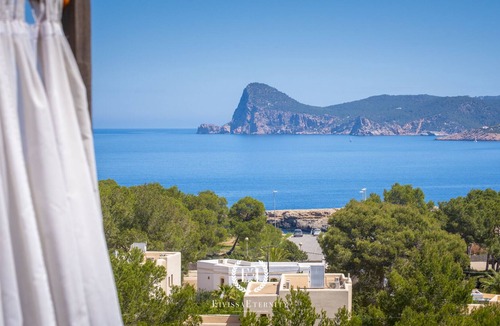 San Antonio Bay Villa | Taika Star Villa