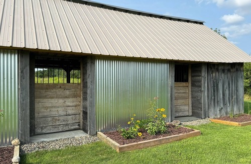 Hector Cabin | Take it easy at this unique and tranquil getaway