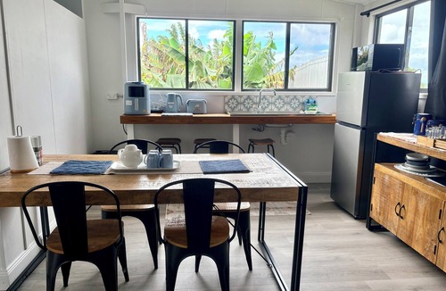 Takura Cottage | Takura Cottage On The Hill with Panoramic Views