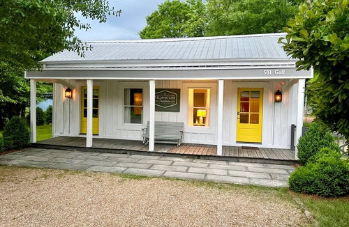 New Albany House | Tallahatchie Townhouse | Downtown ON the Tanglefoot