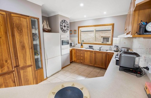 Metung House | Tambo Escape: Boasting 180-degree water views, down a quiet country road