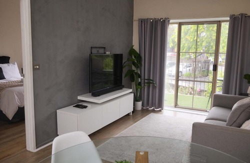Templestowe Apartment | Templestowe Village - 2BR Parking Pet-Friendly