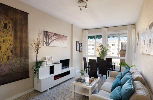 Sant Antoni Apartment | The 100sqm, 4 bedrooms, 3 baths apartment are in central Barcelona. 8 persons