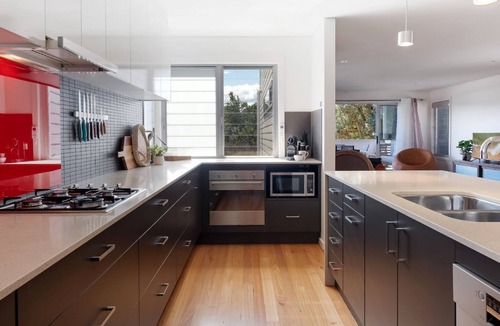 Culburra Beach House | The Art House – make colourful memories at Culburra Beach
