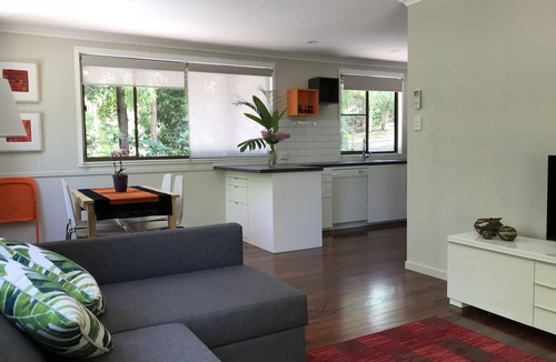 Glenview House | The Artist Studio - secluded hideaway perfect for couples getaway.