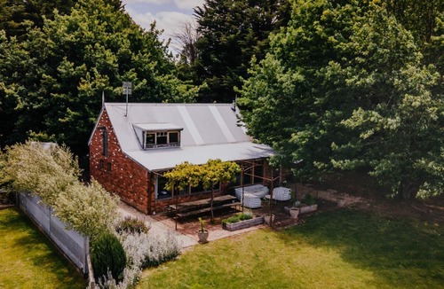 Pipers Creek House | The Barn at Crofters Fold ~ Daylesford Macedon Region ~ Bohemian Barn!