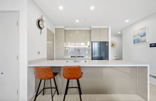 Lidcombe Apartment | The Bowery Record Club | 3BR | Parking+ Near Accor