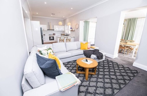 Orange House | The Byng House Central Orange Sleeps 12