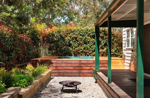 Hepburn Springs House | The Den-3 bedrooms, outdoor spa and deck area