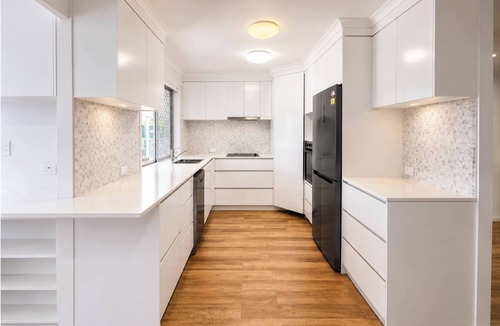 Springwood House | The Dennis Court - Private Tennis Court & Pool